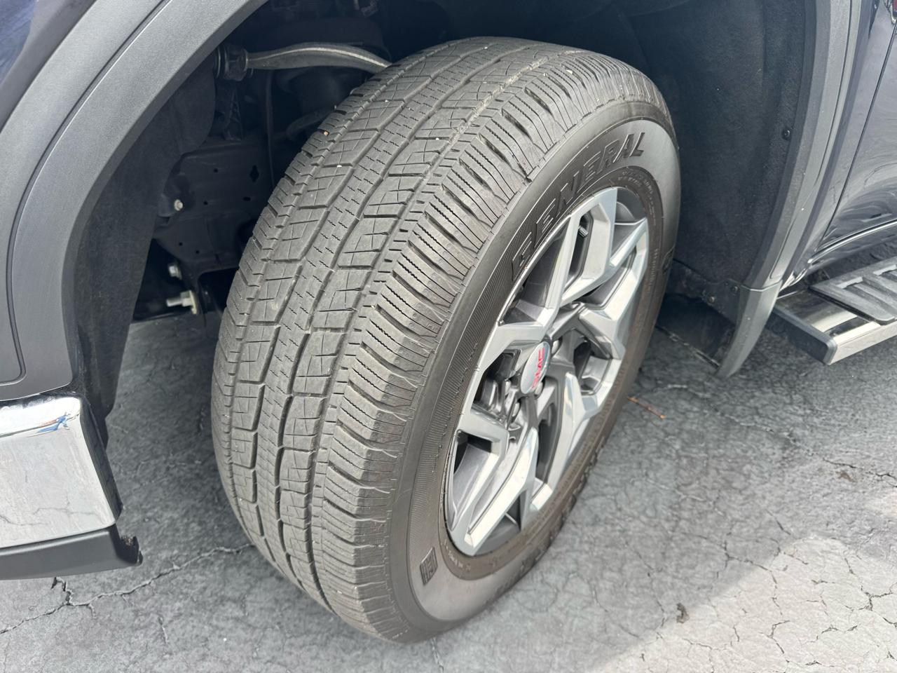 GMC Sierra 1500 4WD Crew Cab 147" SLE 2024