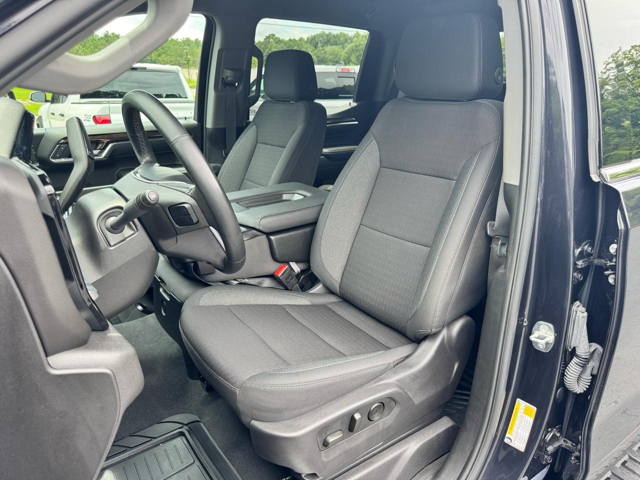 GMC Sierra 1500 4WD Crew Cab 147" SLE 2024