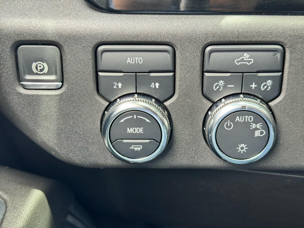 GMC Sierra 1500 4WD Crew Cab 147" SLE 2024