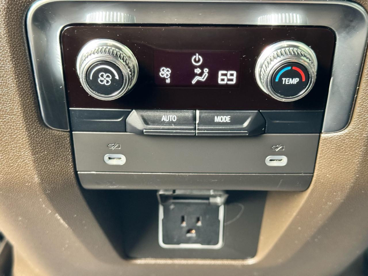 GMC Yukon XL 2WD 4dr SLE 2024