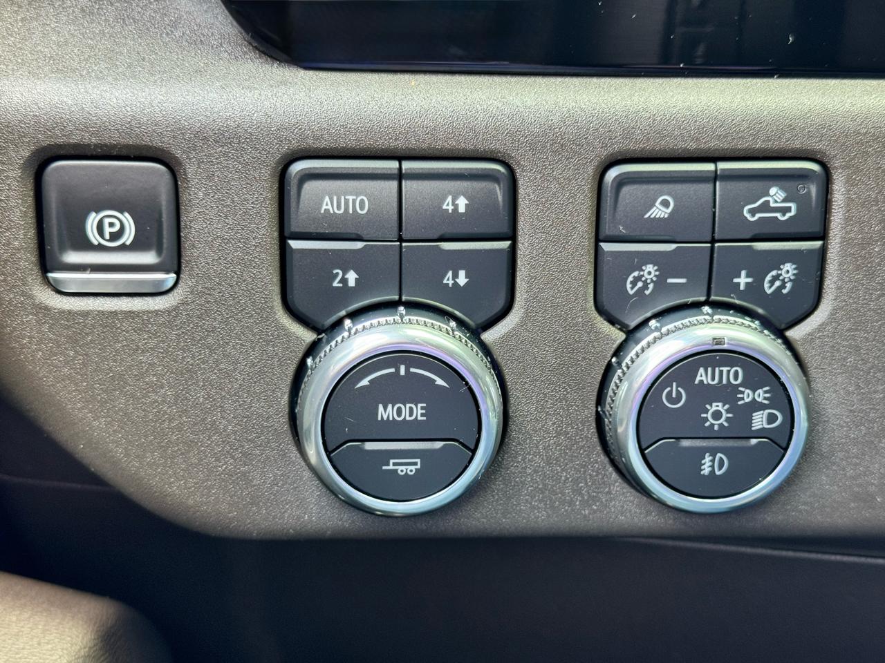 GMC Sierra 1500 4WD Crew Cab 147" SLT 2026