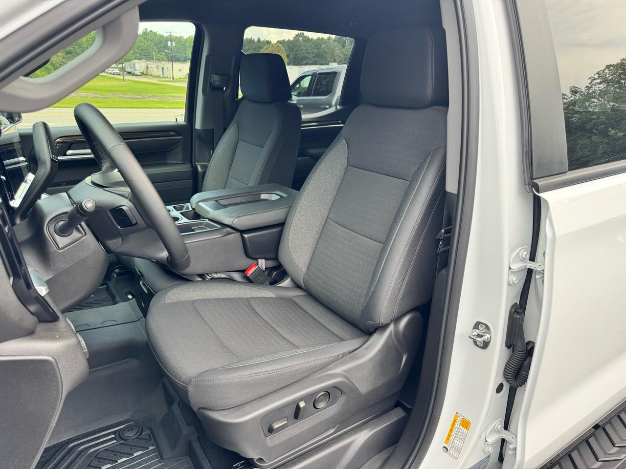 Chevrolet Silverado 1500 4WD Crew Cab 147" LT w/1LT 2026