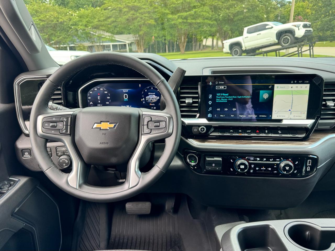 Chevrolet Silverado 1500 4WD Crew Cab 147" LT w/1LT 2026
