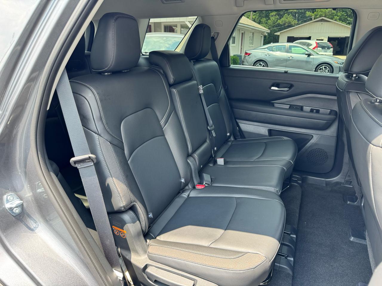 Nissan Pathfinder SL 2WD 2025