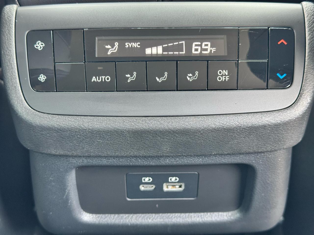 Nissan Pathfinder SL 2WD 2025