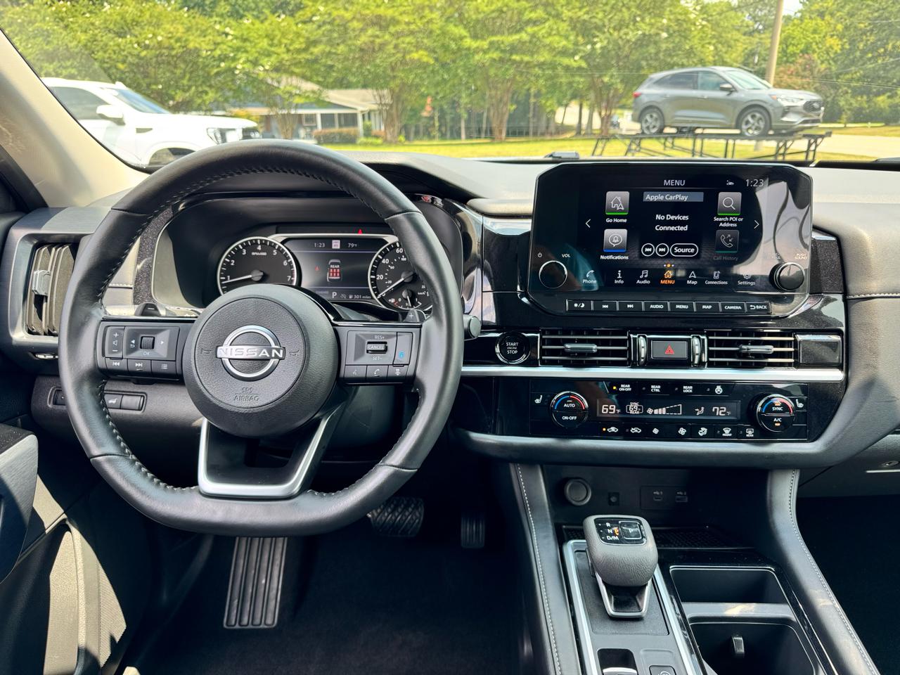 Nissan Pathfinder SL 2WD 2025