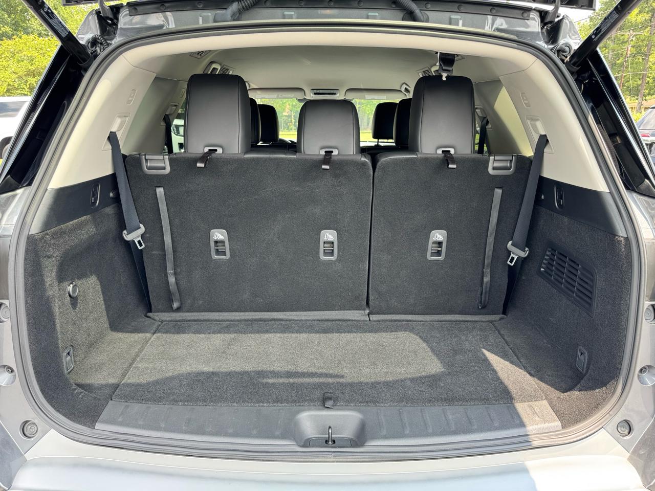 Nissan Pathfinder SL 2WD 2025