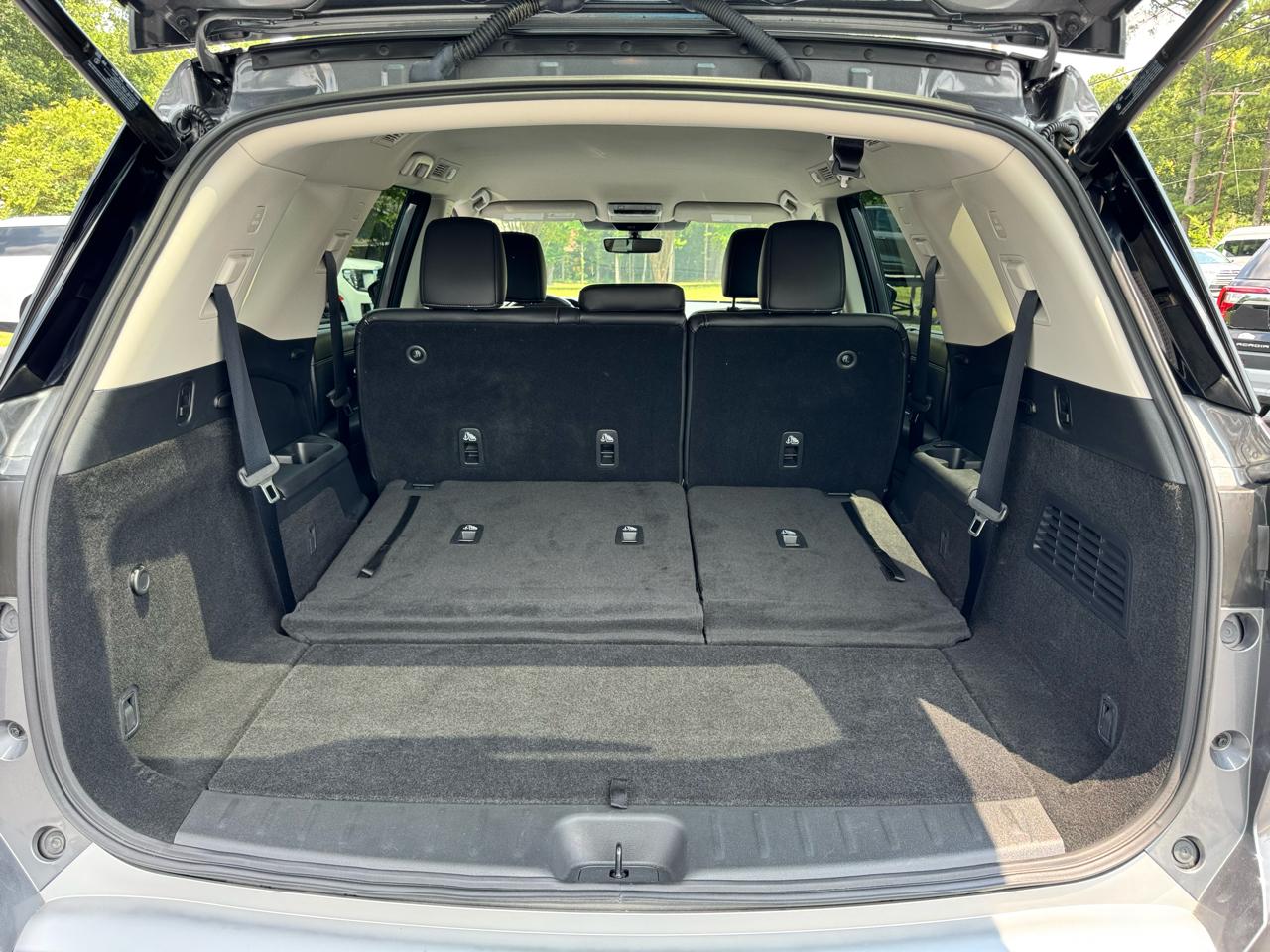 Nissan Pathfinder SL 2WD 2025