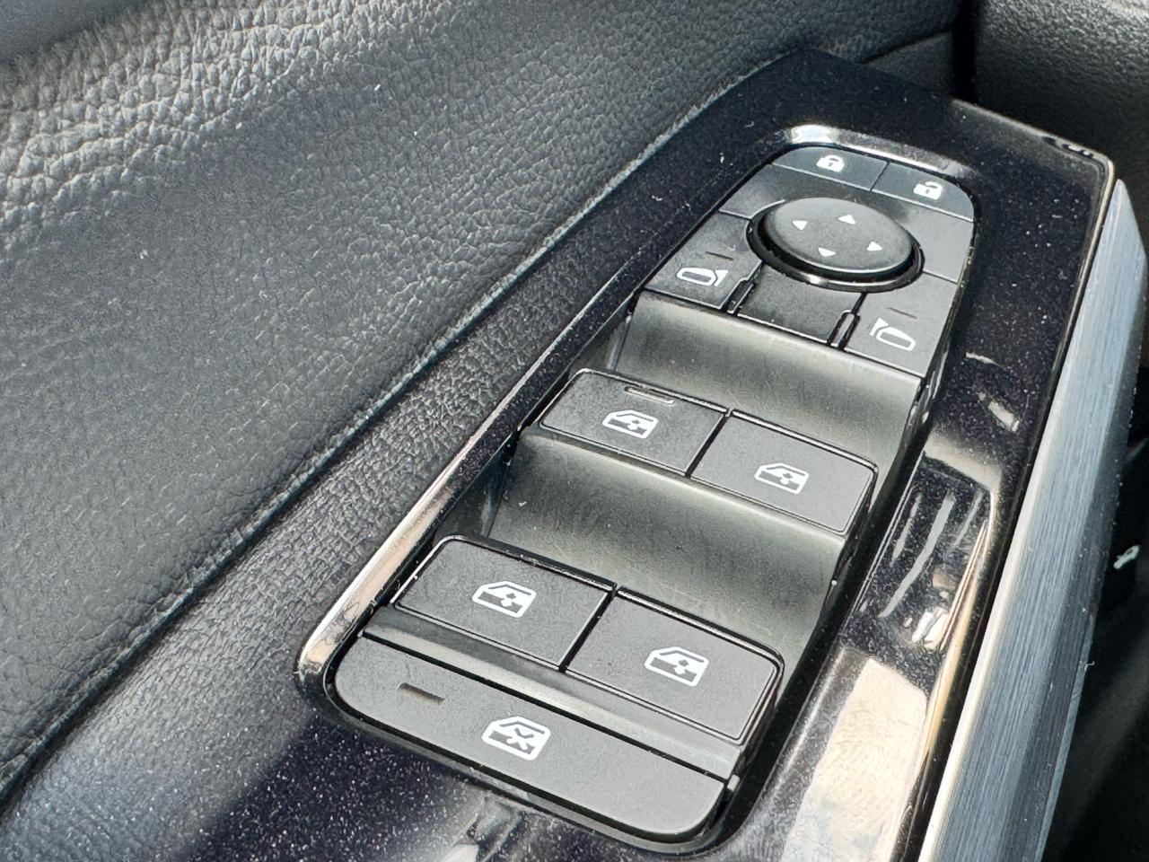 Nissan Pathfinder SL 2WD 2025