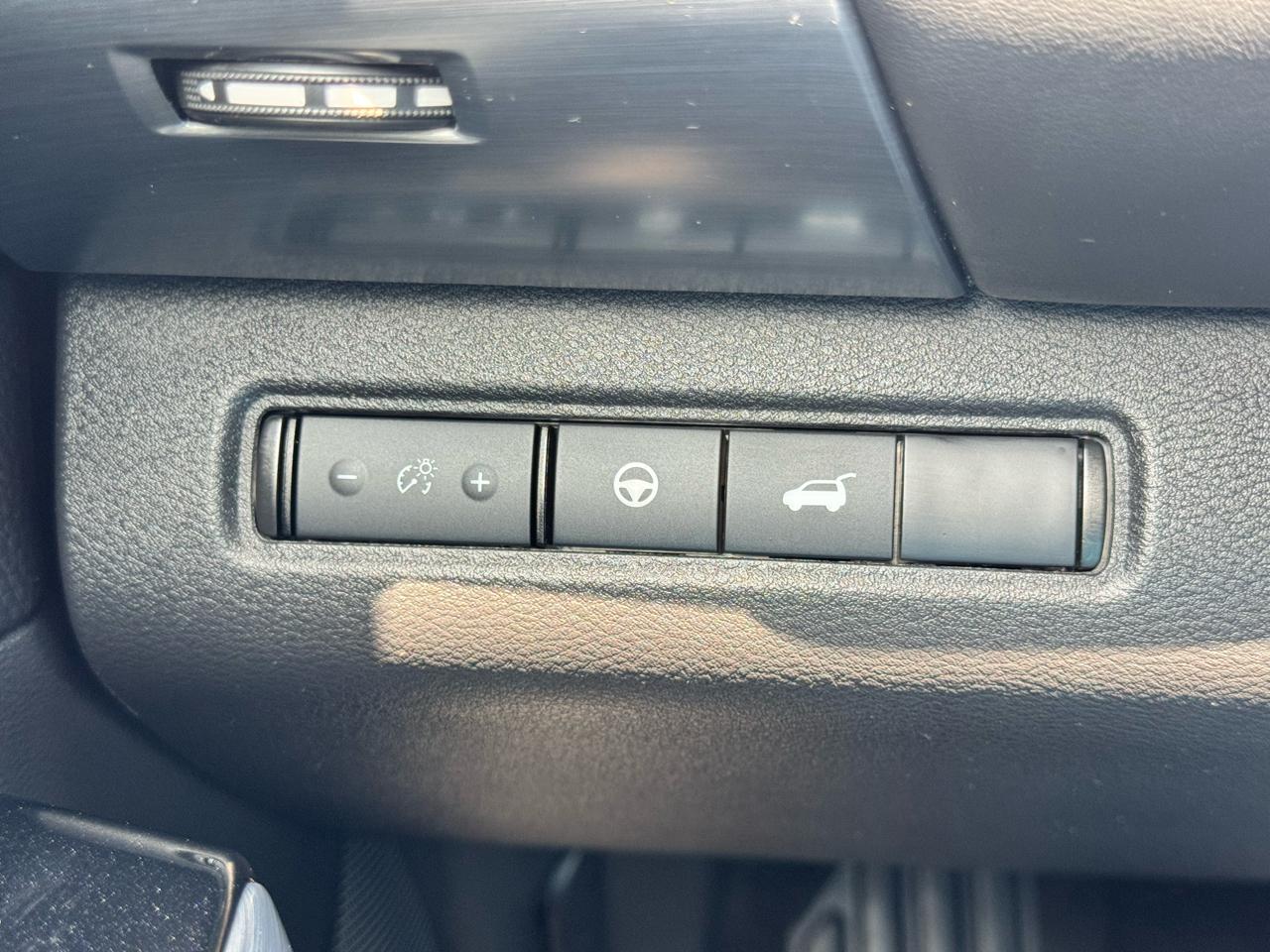 Nissan Pathfinder SL 2WD 2025