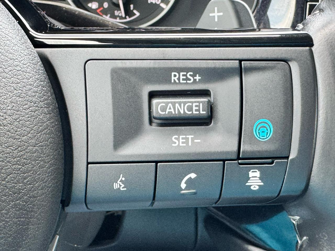 Nissan Pathfinder SL 2WD 2025