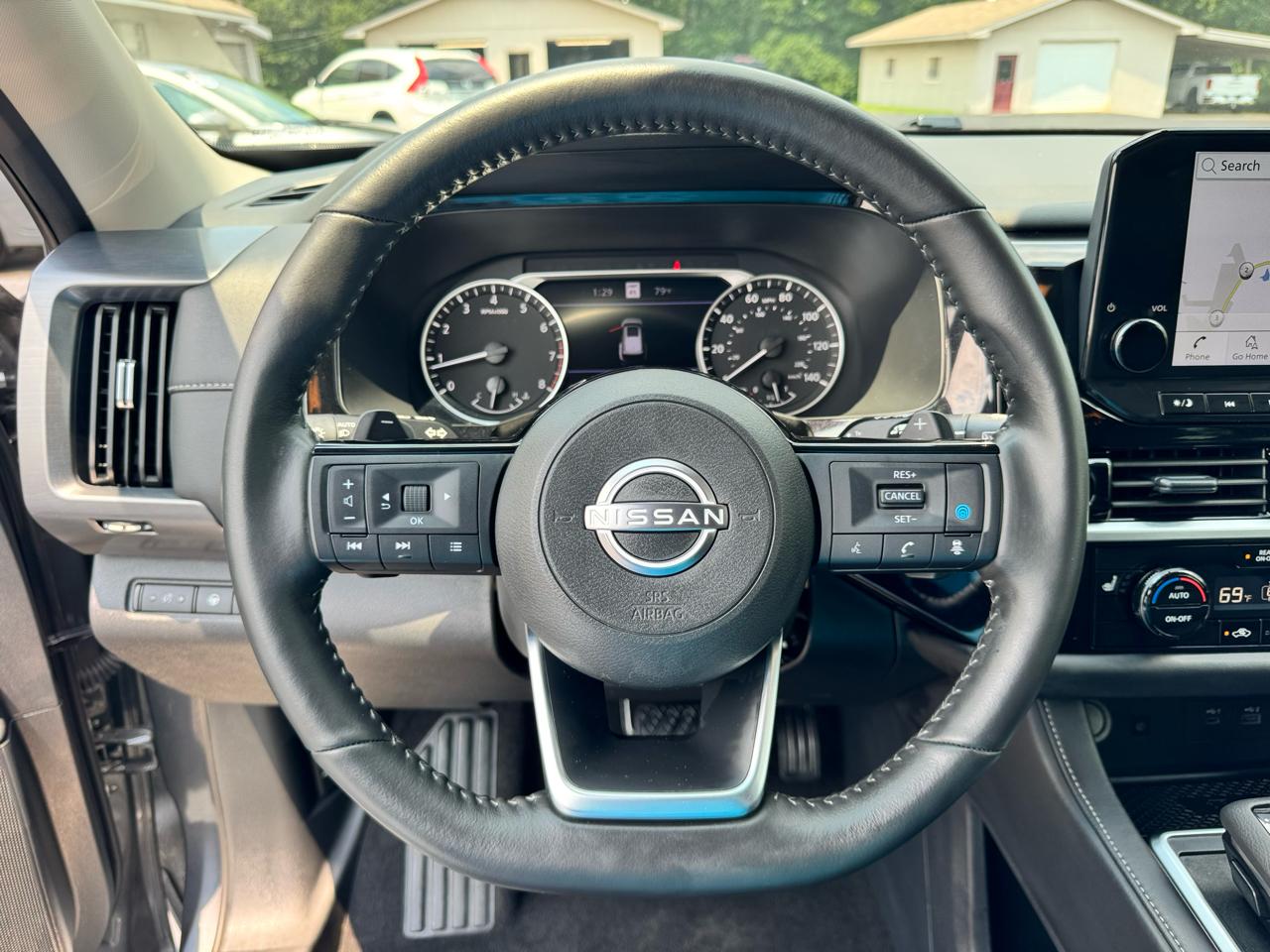 Nissan Pathfinder SL 2WD 2025