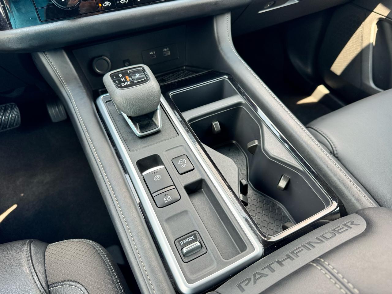 Nissan Pathfinder SL 2WD 2025