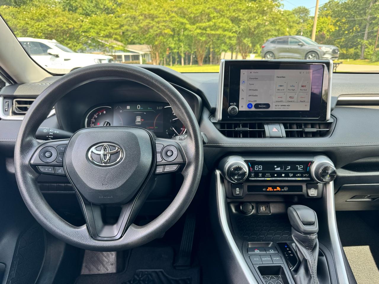 Toyota RAV4 XLE FWD (Natl) 2025