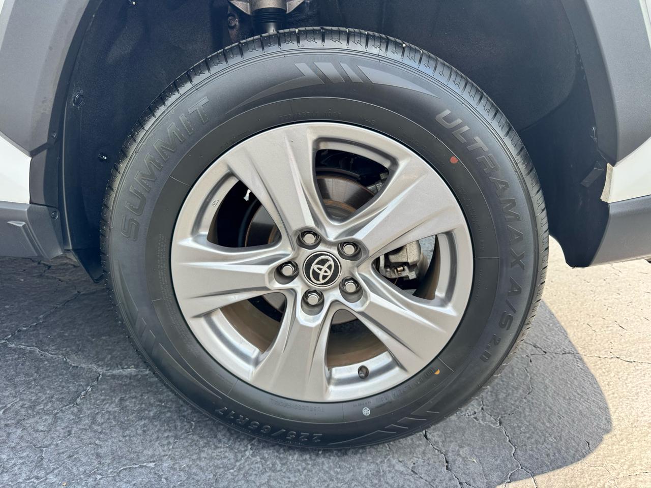 Toyota RAV4 XLE FWD (Natl) 2025