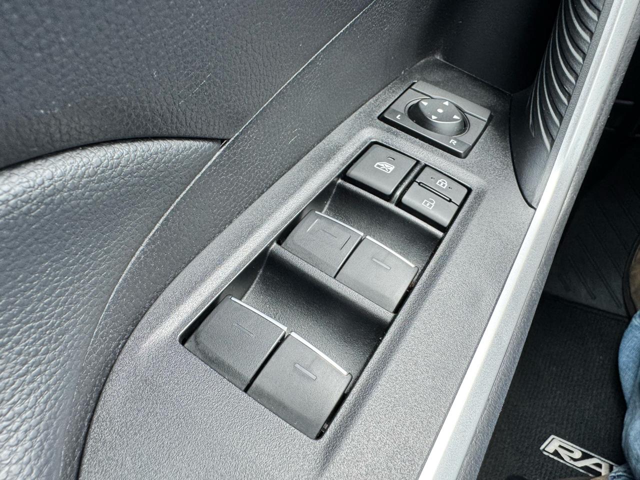 Toyota RAV4 XLE FWD (Natl) 2025
