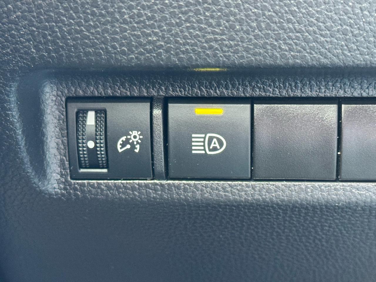 Toyota RAV4 XLE FWD (Natl) 2025