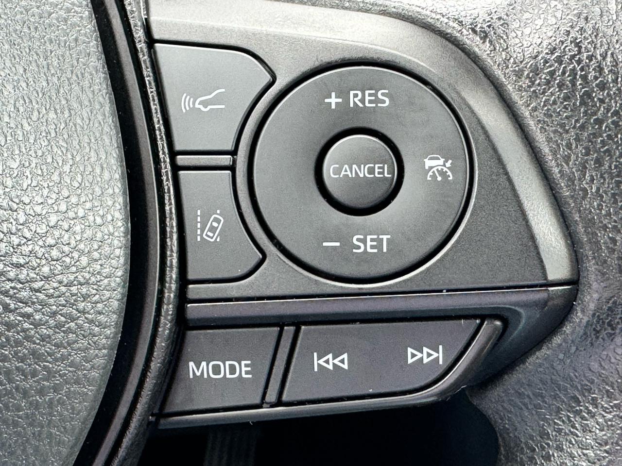 Toyota RAV4 XLE FWD (Natl) 2025