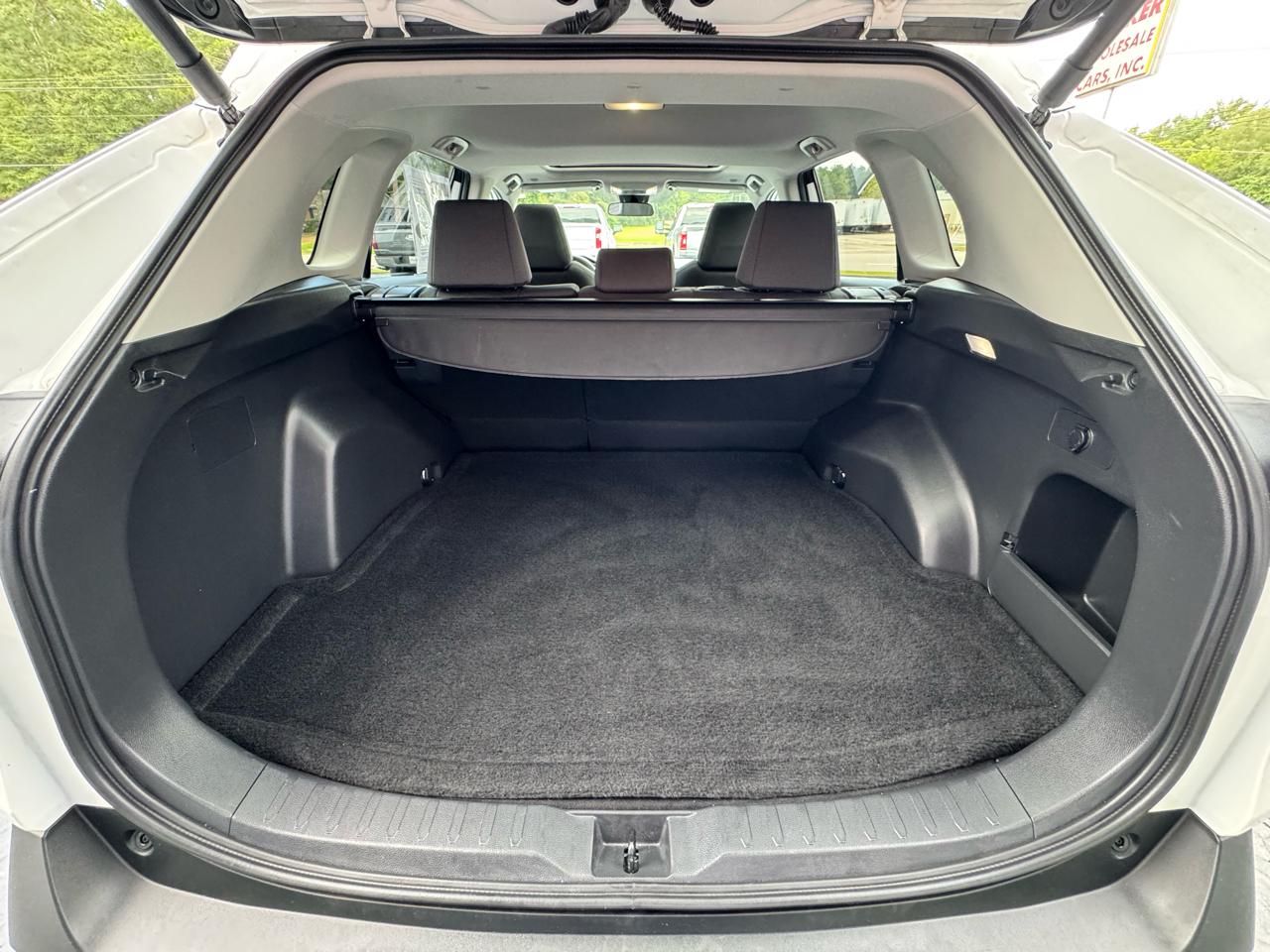Toyota RAV4 XLE FWD (Natl) 2025