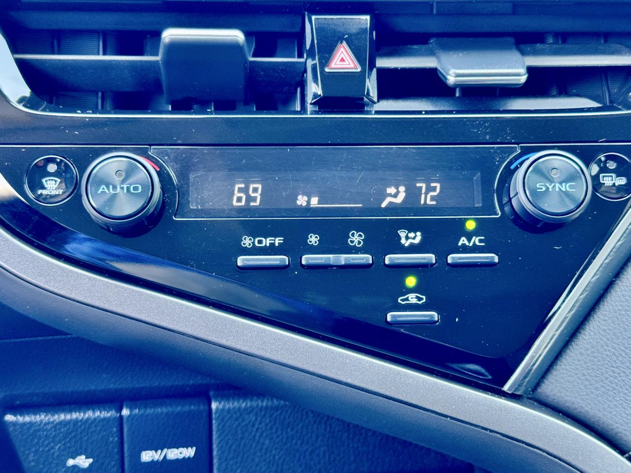 Toyota Camry SE Auto (Natl) 2024