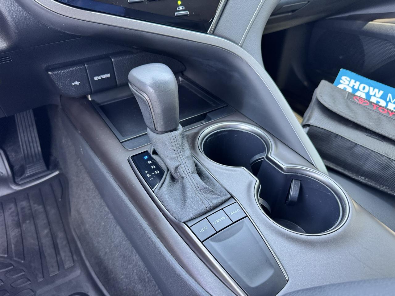 Toyota Camry SE Auto (Natl) 2024