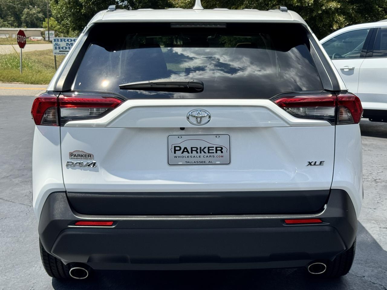 Toyota RAV4 XLE FWD (Natl) 2019