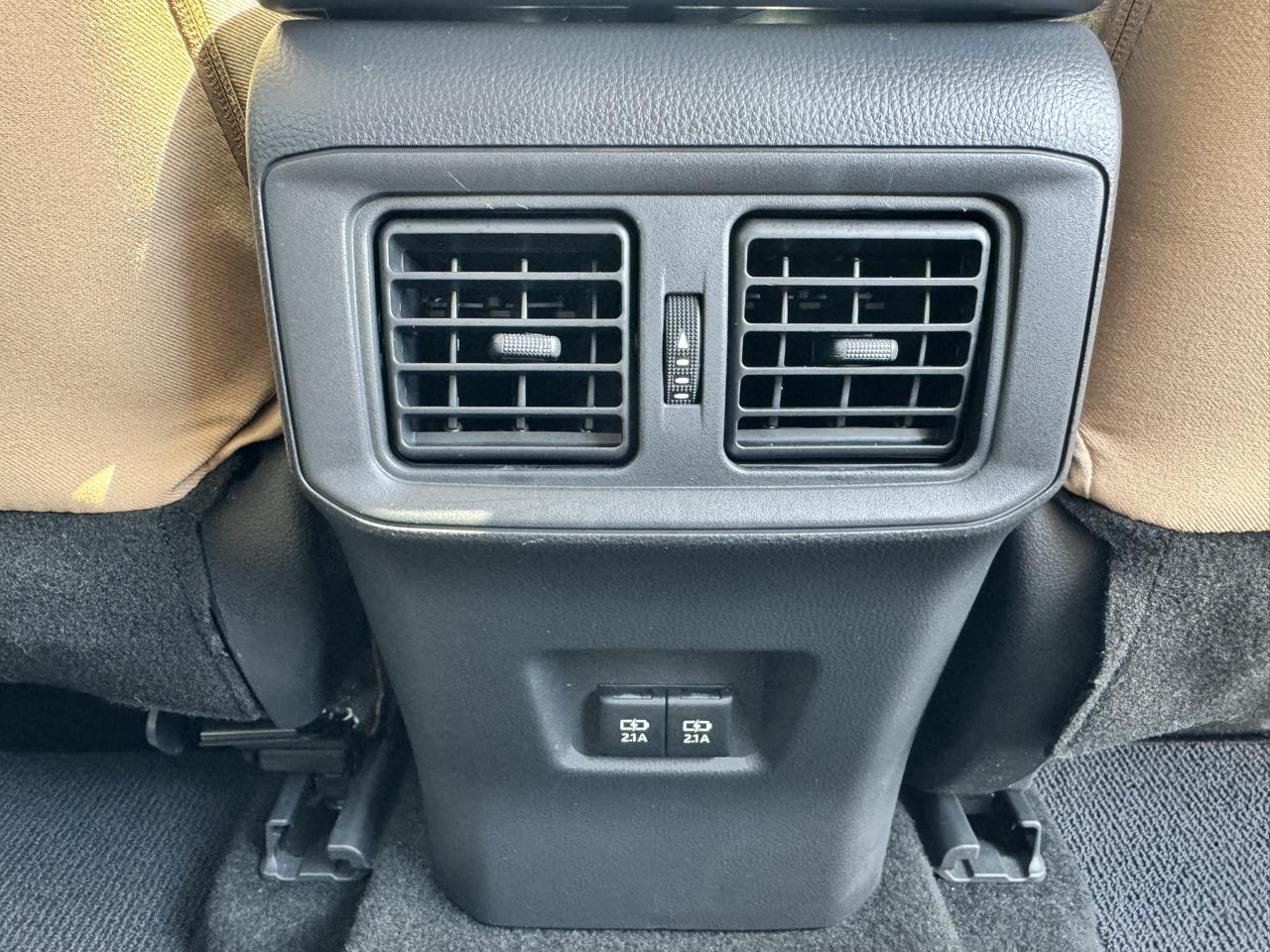 Toyota RAV4 XLE FWD (Natl) 2019