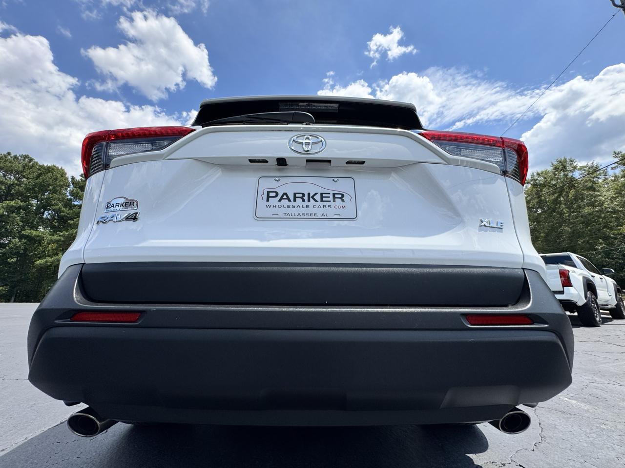 Toyota RAV4 XLE FWD (Natl) 2019