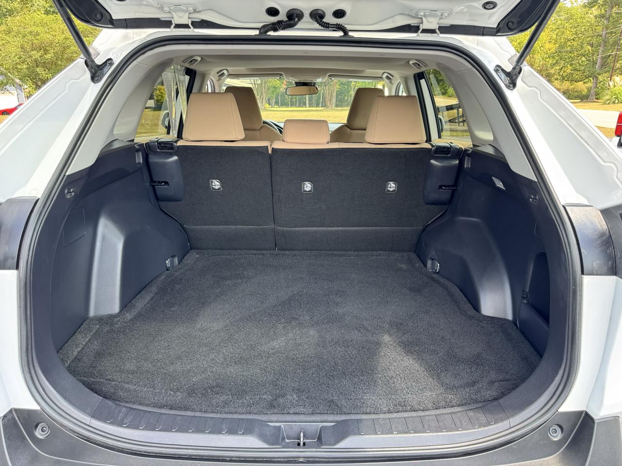 Toyota RAV4 XLE FWD (Natl) 2019