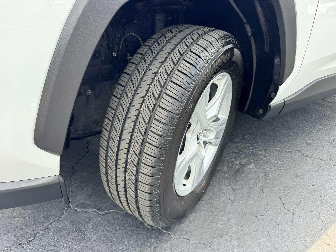Toyota RAV4 XLE FWD (Natl) 2019