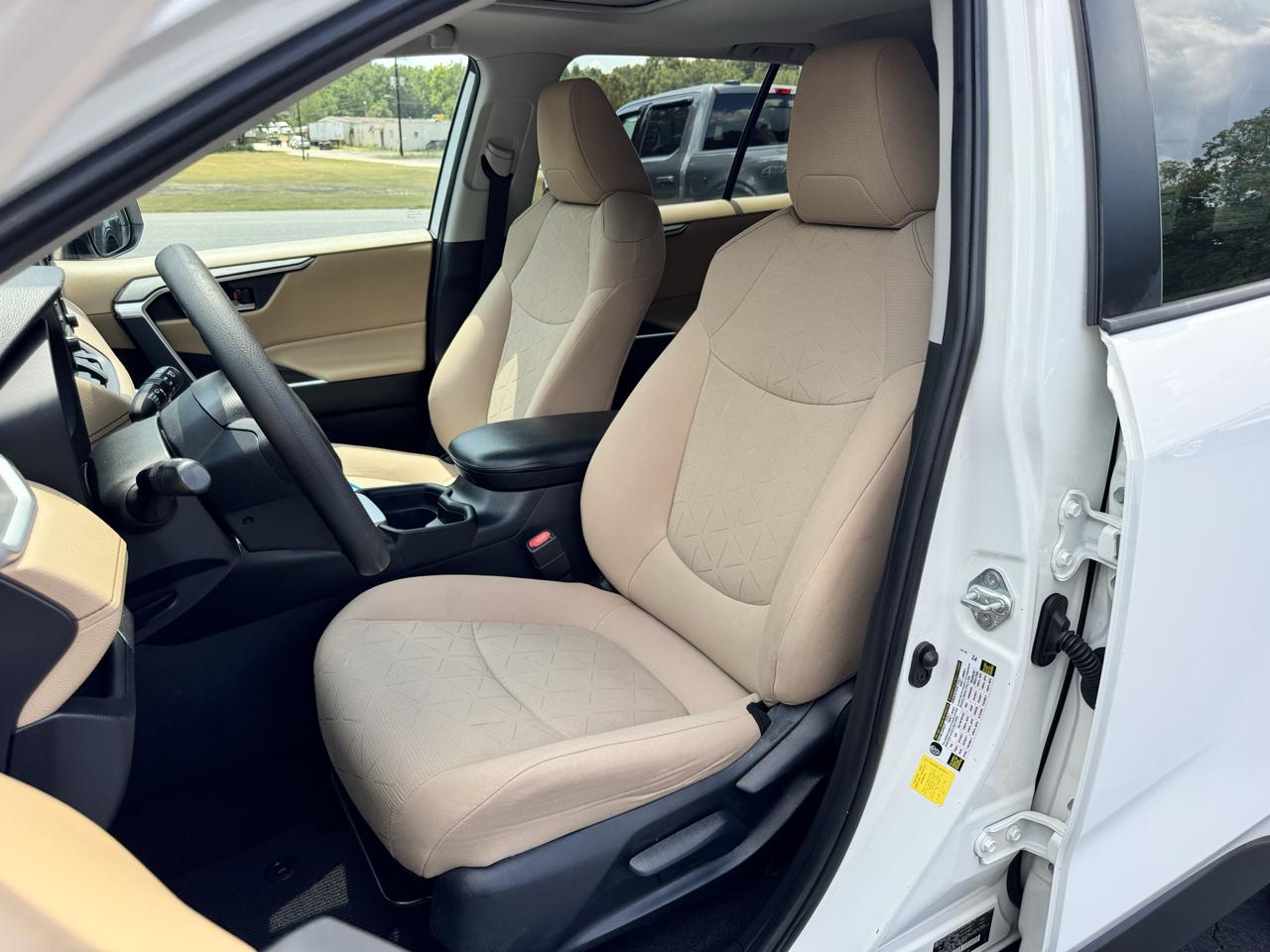 Toyota RAV4 XLE FWD (Natl) 2019