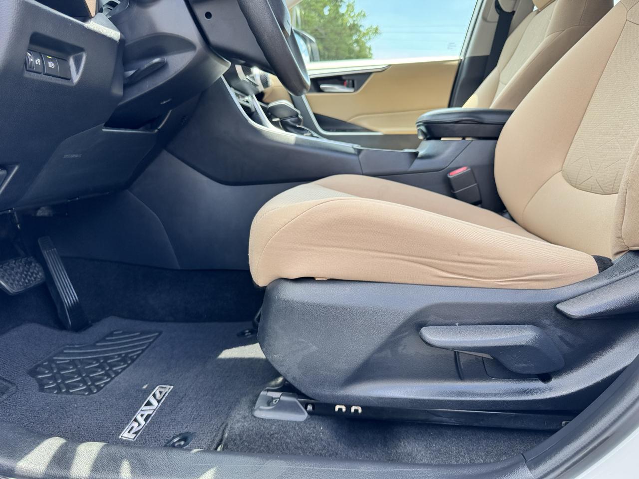 Toyota RAV4 XLE FWD (Natl) 2019