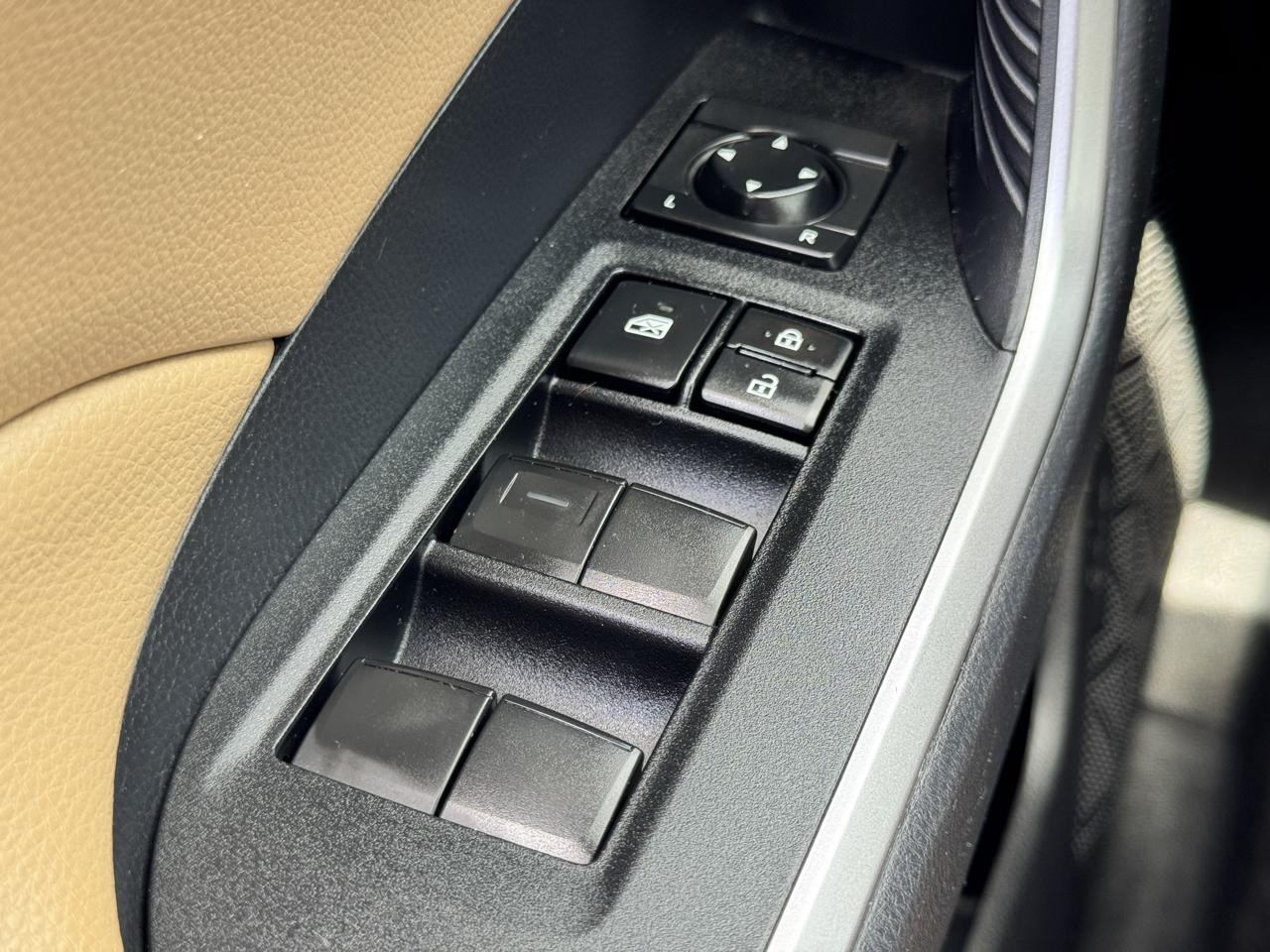 Toyota RAV4 XLE FWD (Natl) 2019