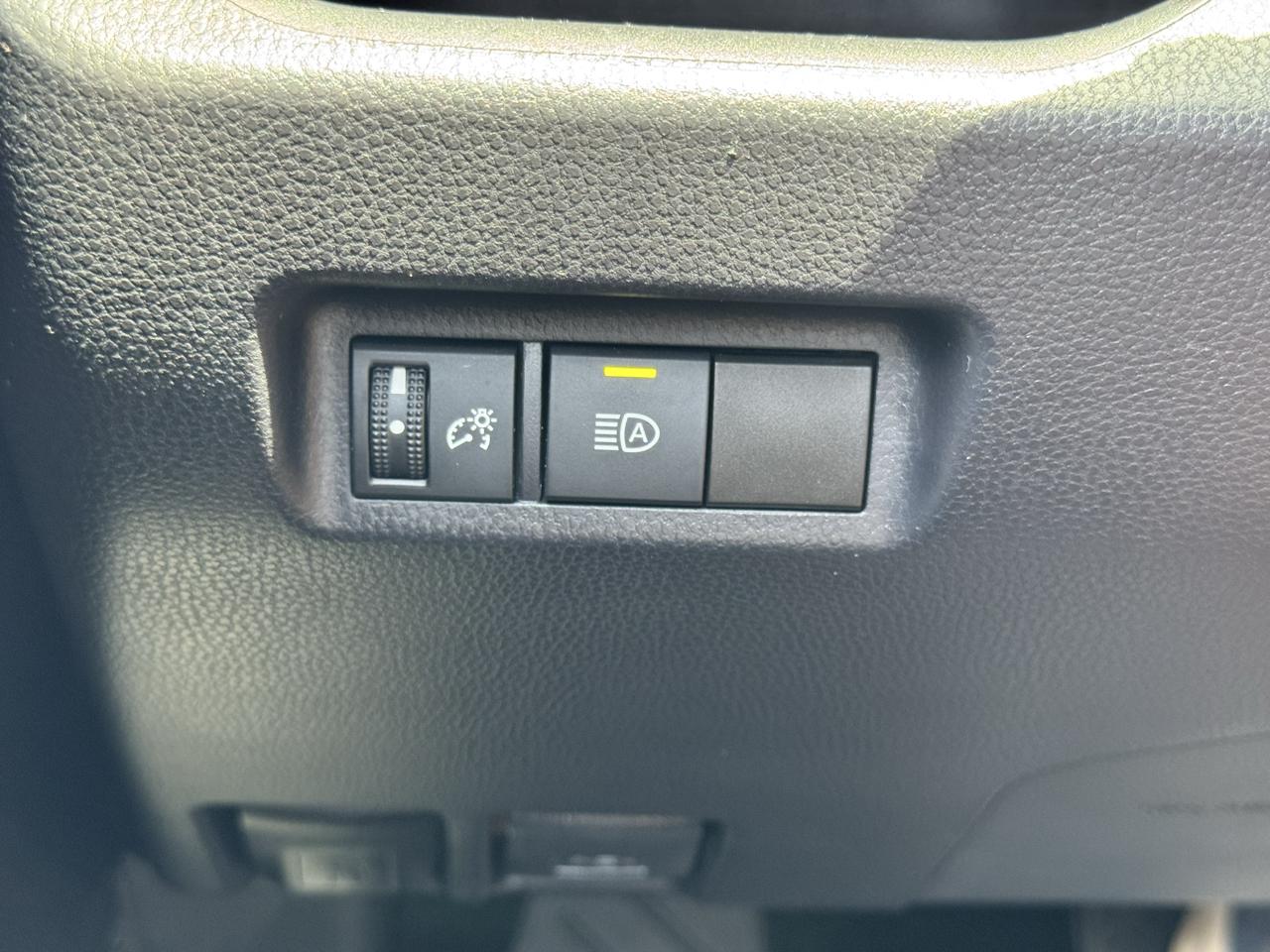 Toyota RAV4 XLE FWD (Natl) 2019