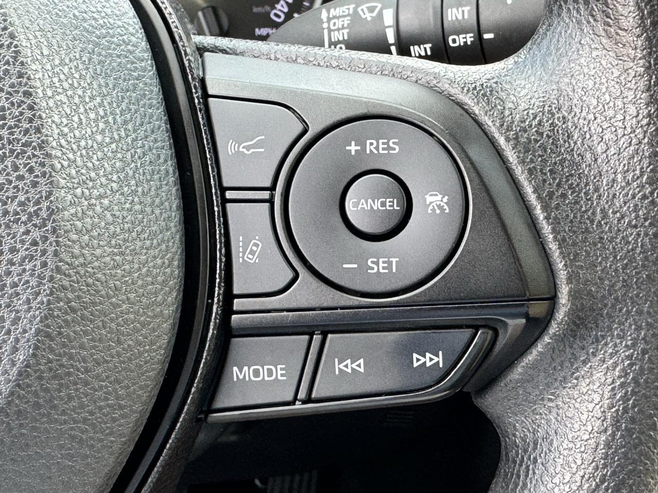 Toyota RAV4 XLE FWD (Natl) 2019