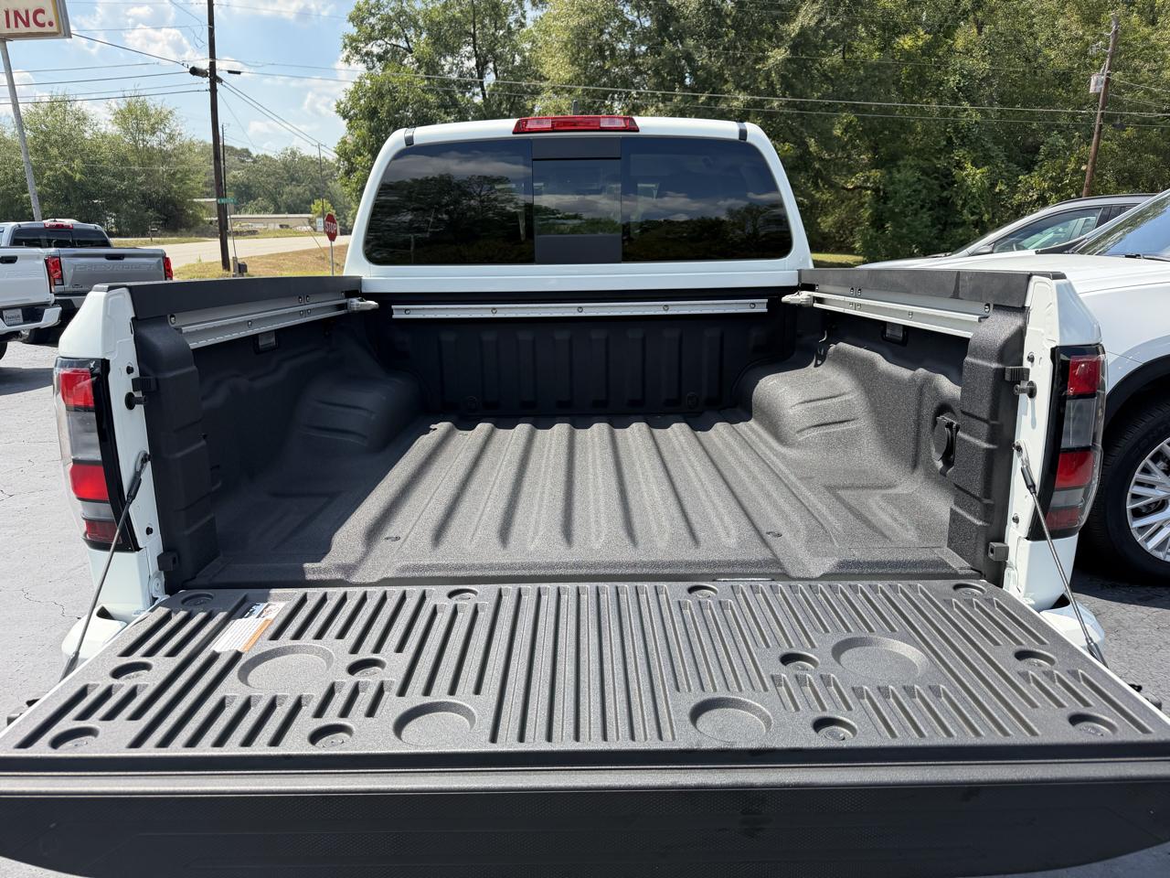 Nissan Frontier Crew Cab 4x2 SV 2025