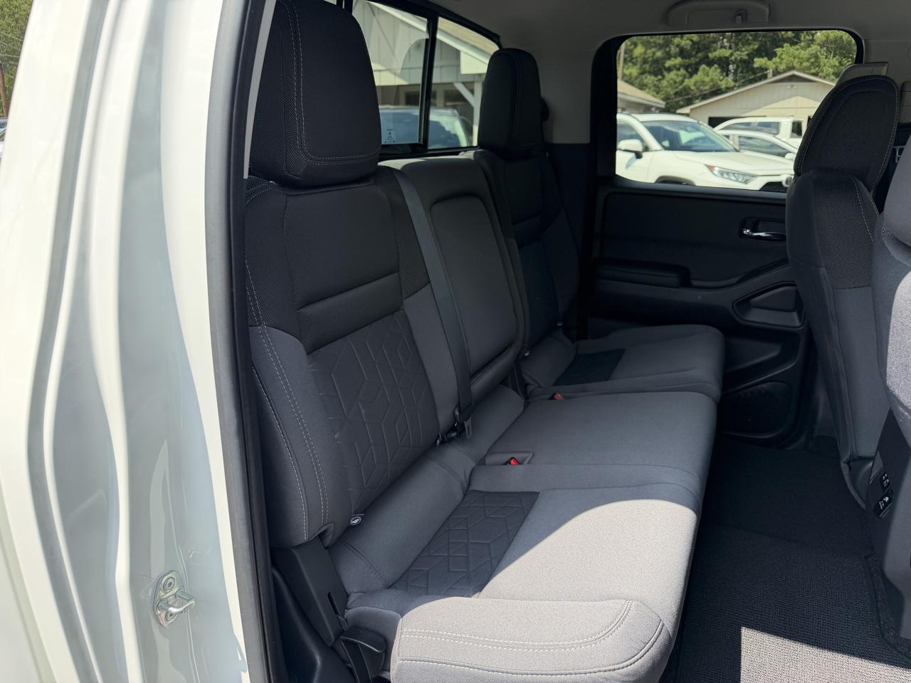 Nissan Frontier Crew Cab 4x2 SV 2025