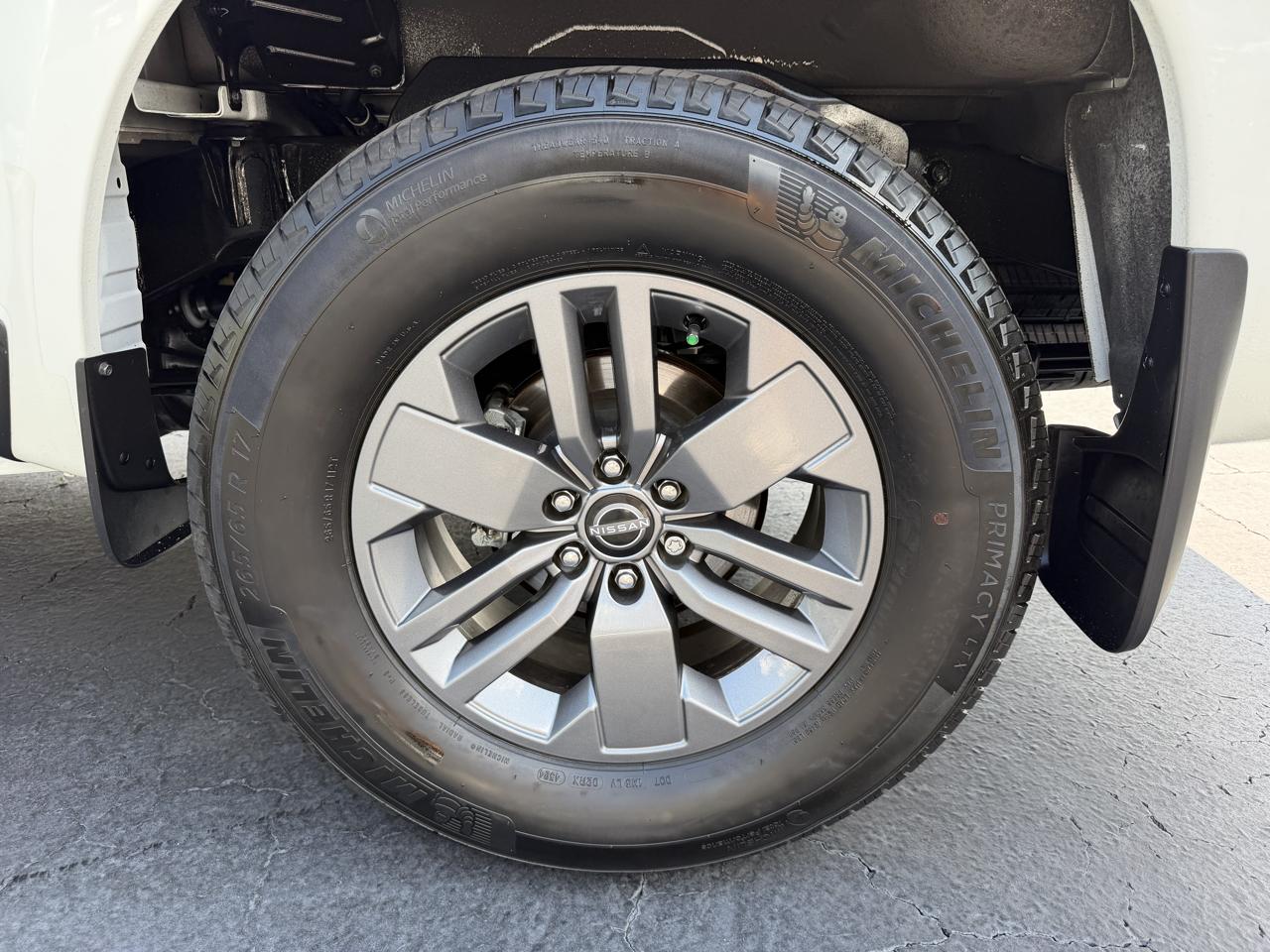 Nissan Frontier Crew Cab 4x2 SV 2025