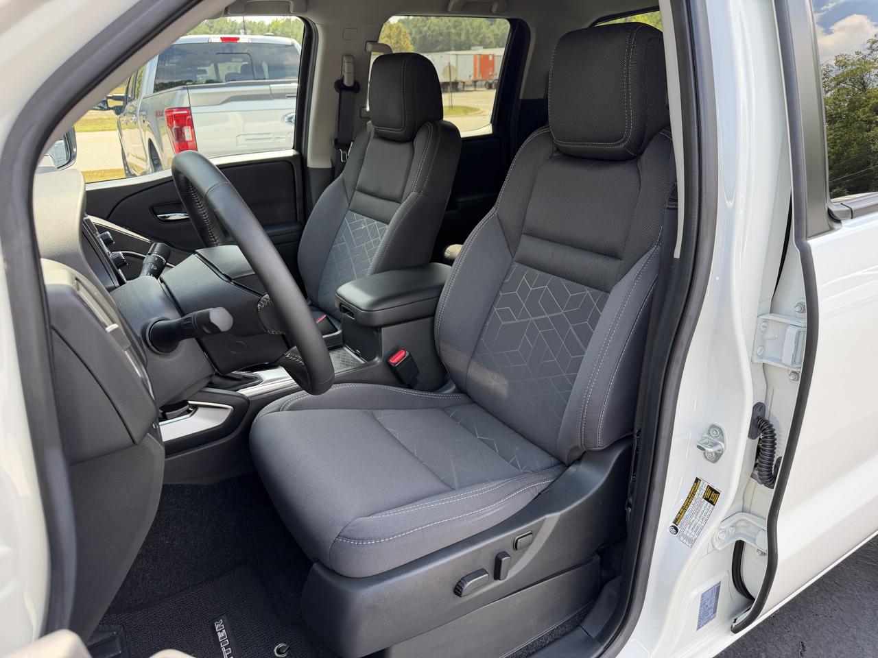 Nissan Frontier Crew Cab 4x2 SV 2025