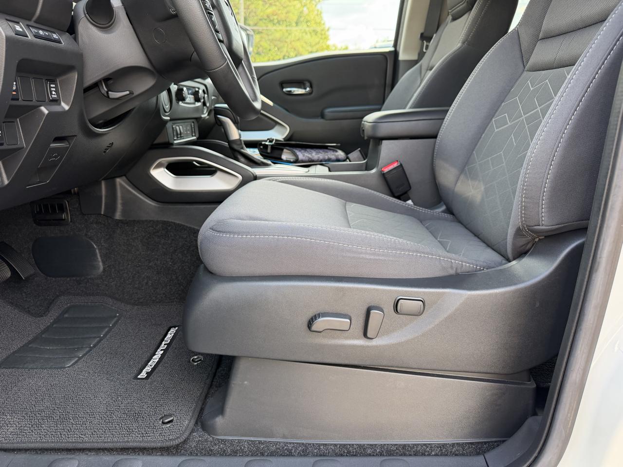 Nissan Frontier Crew Cab 4x2 SV 2025