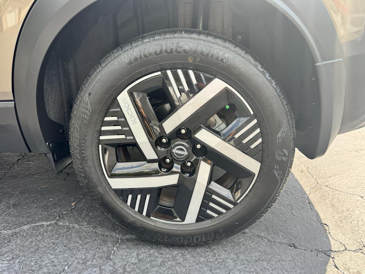 Nissan Kicks SV FWD 2025