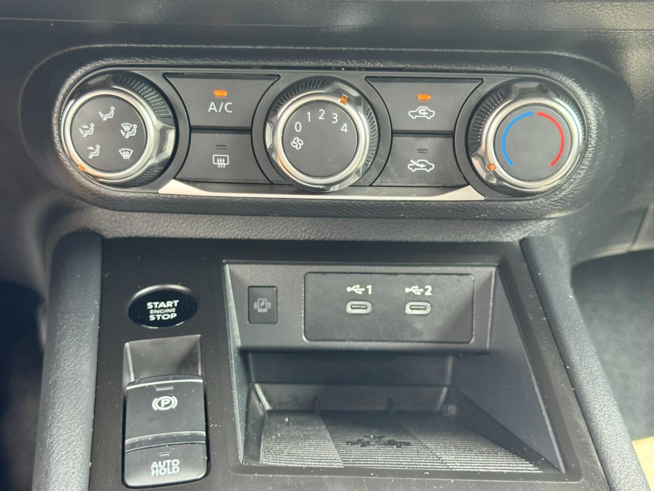 Nissan Kicks SV FWD 2025