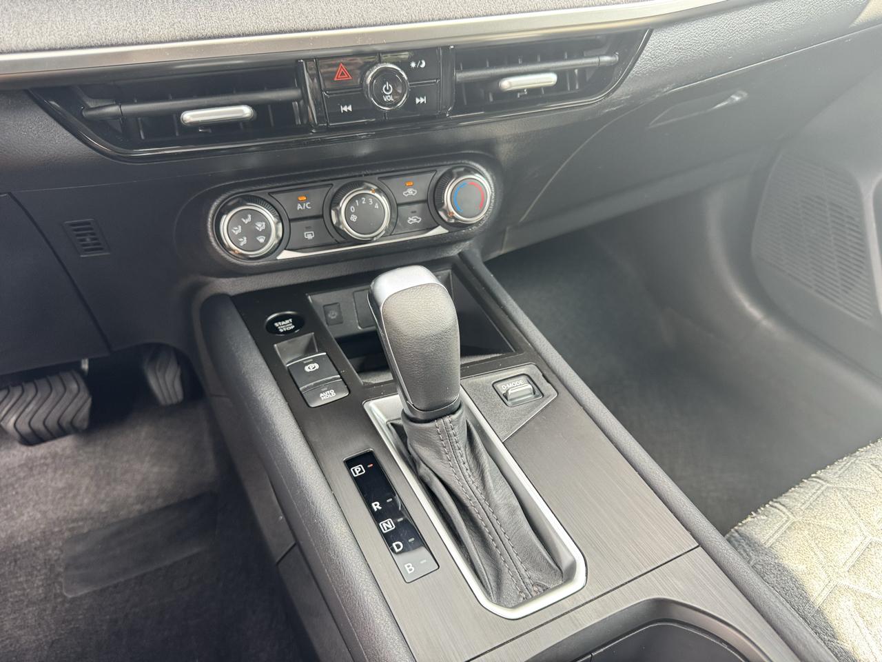 Nissan Kicks SV FWD 2025