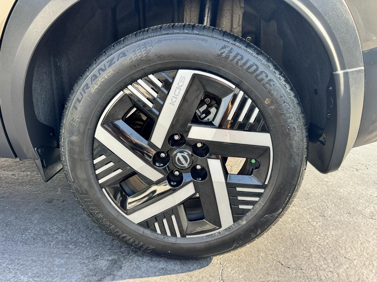 Nissan Kicks SV FWD 2025