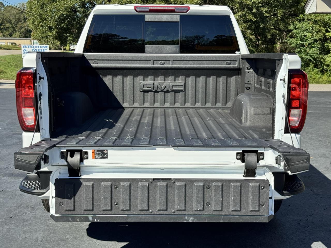 GMC Sierra 1500 4WD Crew Cab 147" Elevation 2026