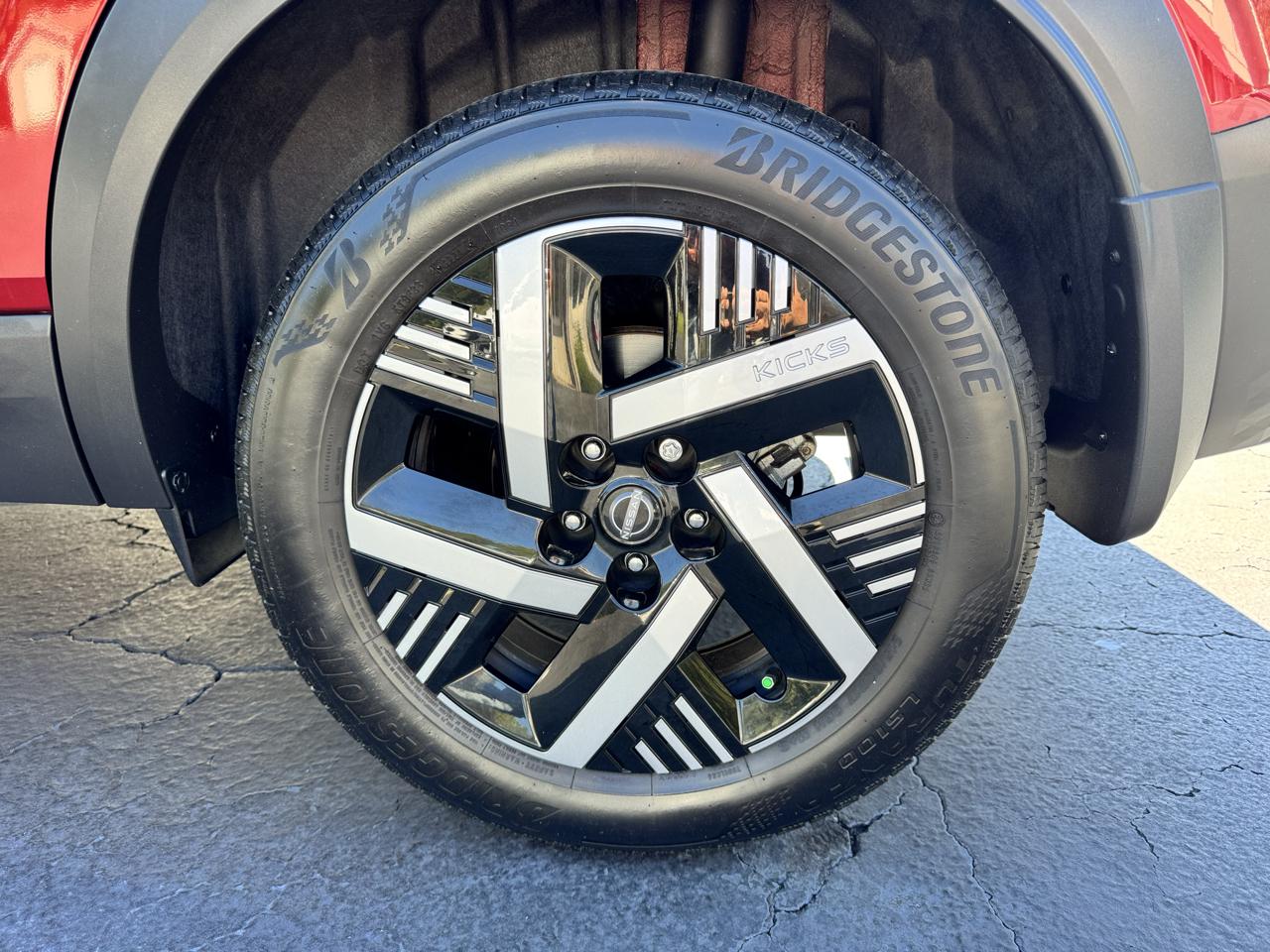 Nissan Kicks SV FWD 2025