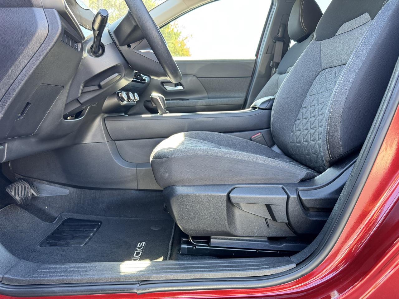 Nissan Kicks SV FWD 2025
