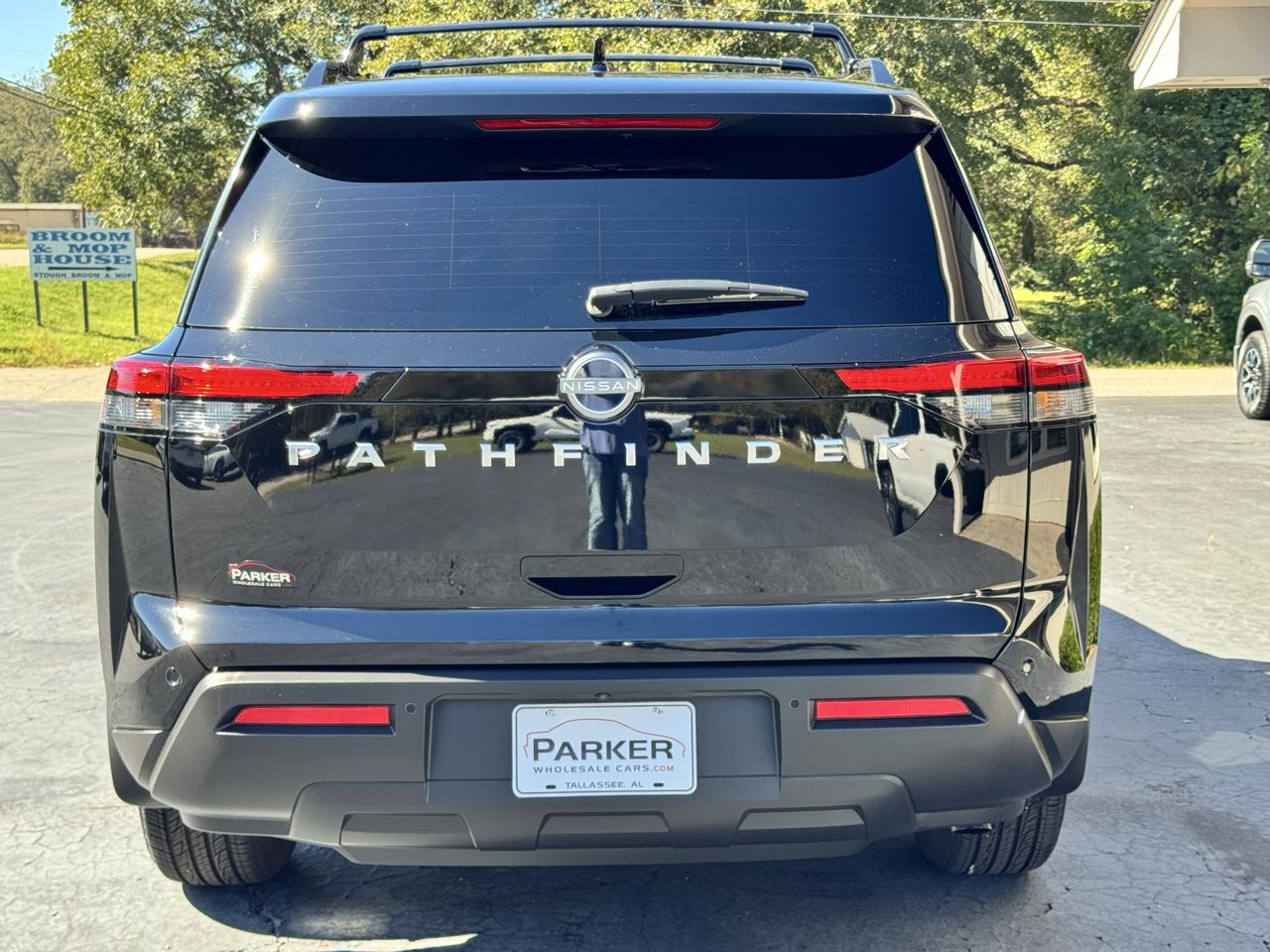 Nissan Pathfinder SV 2WD 2025