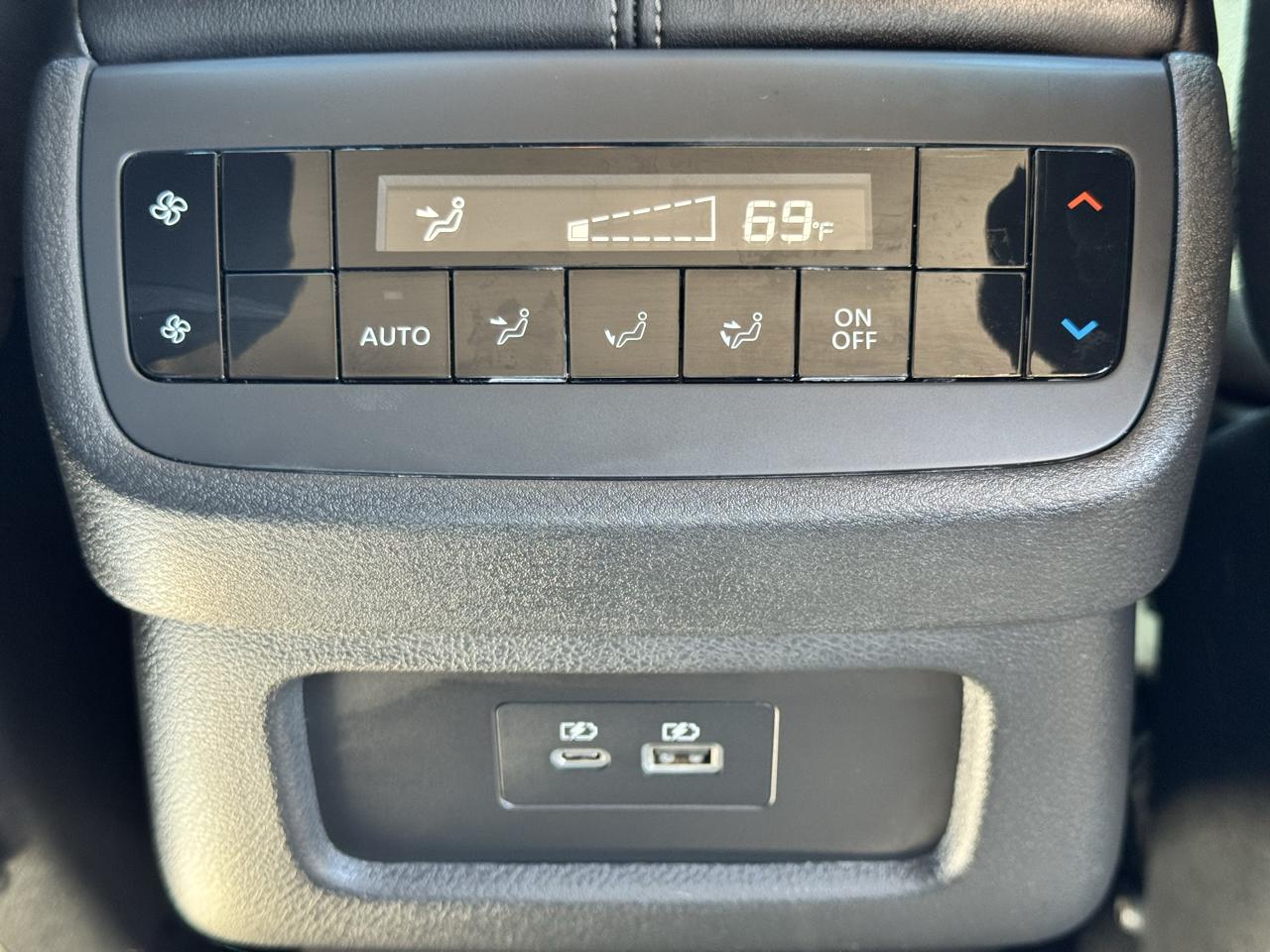 Nissan Pathfinder SV 2WD 2025