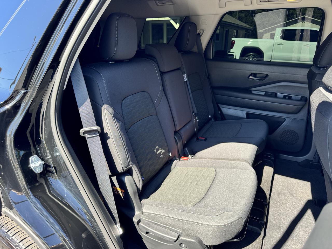 Nissan Pathfinder SV 2WD 2025